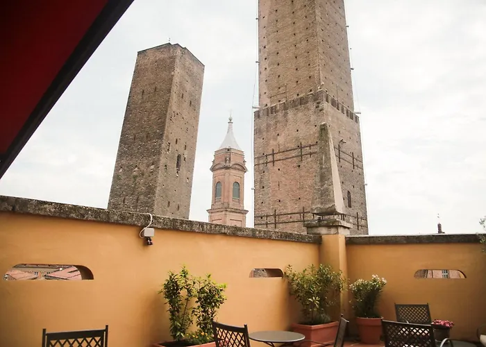 Albergo Garisenda Con Terrazza Panoramica Sulle Due Torri Bologna